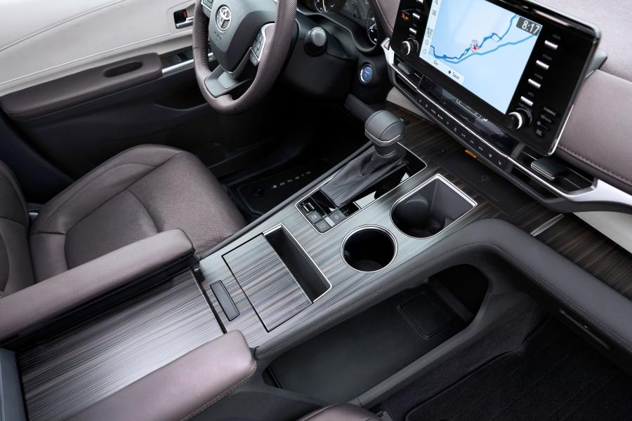 Интерьер Toyota Sienna Platinum 2020 года  (фото 5 из 17)